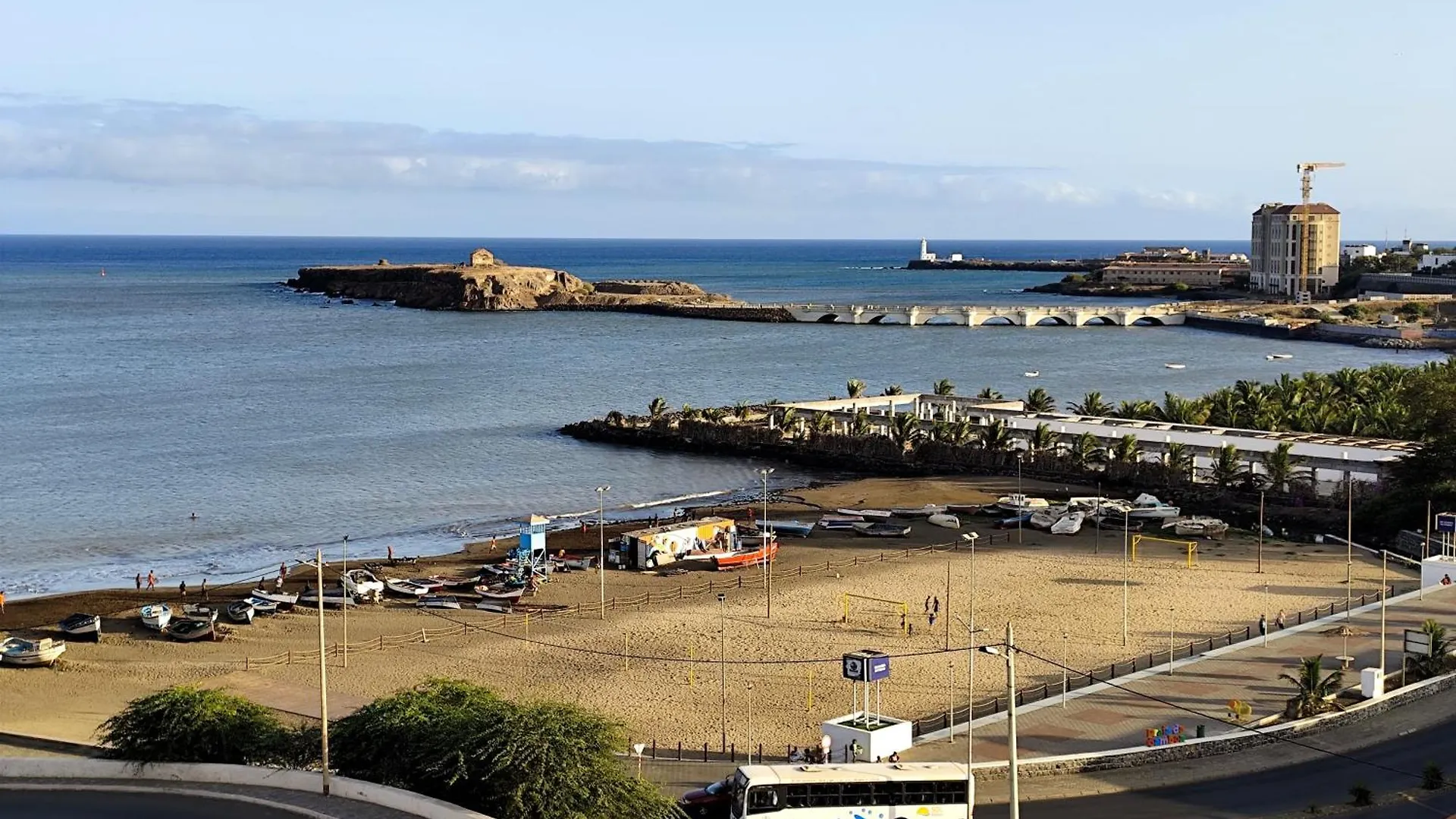 Mendes Guesthouse - Former B&B In The Heart Of Praia